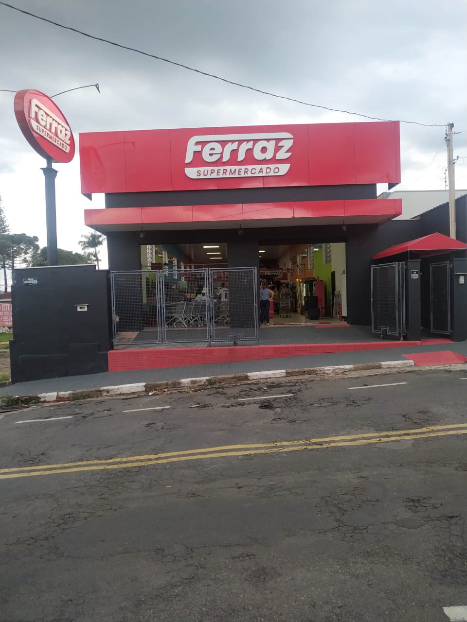 fachada em acm - supermercado